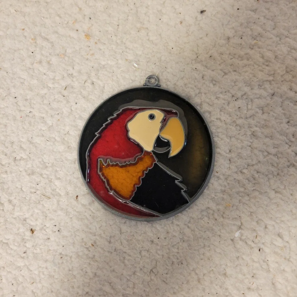 Vintage‎ Style Parrot Macaw Suncatcher Round Window Hanging Ornament 4 Inch
